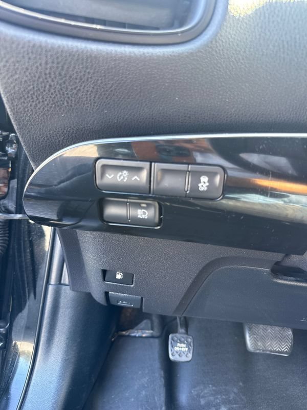 Used 2017 Toyota Prius Two w/ Carpet Mat Package FWD image 17