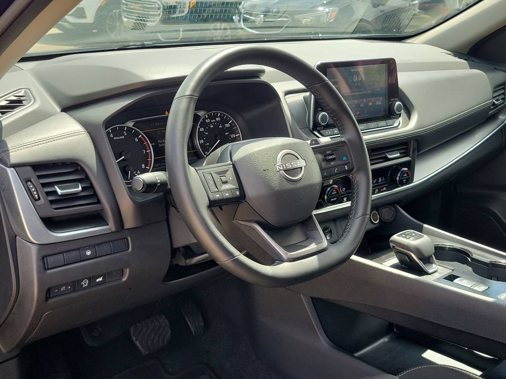 Used 2025 Nissan Rogue SV FWD image 19