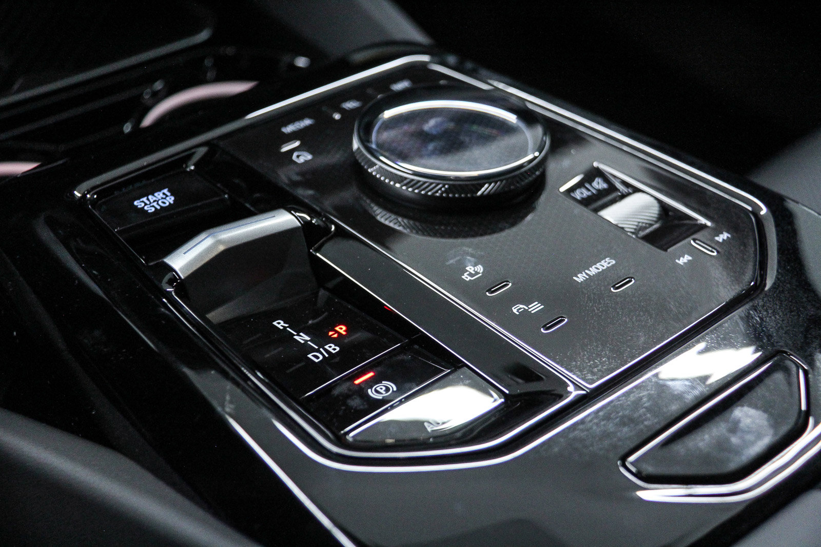 New 2026 BMW i5 eDrive40 w/ Convenience Package image 20