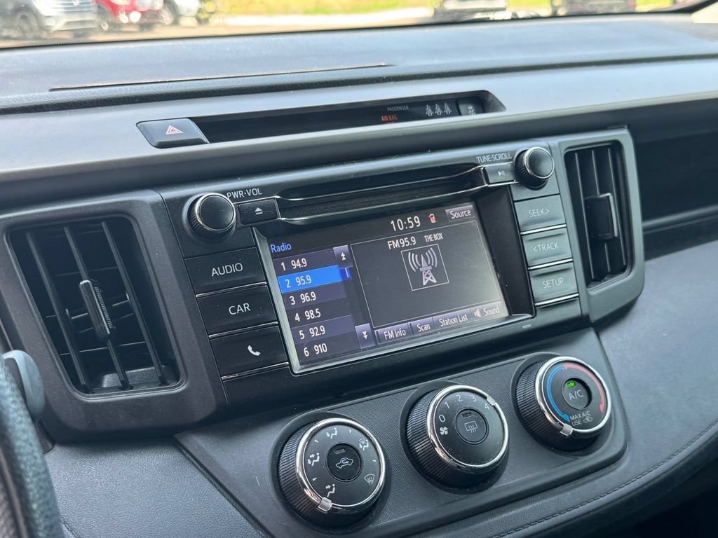 Used 2018 Toyota RAV4 LE AWD/4WD image 24