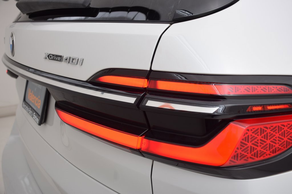Used 2023 BMW X7 xDrive40i w/ Parking Assistance Package image 13