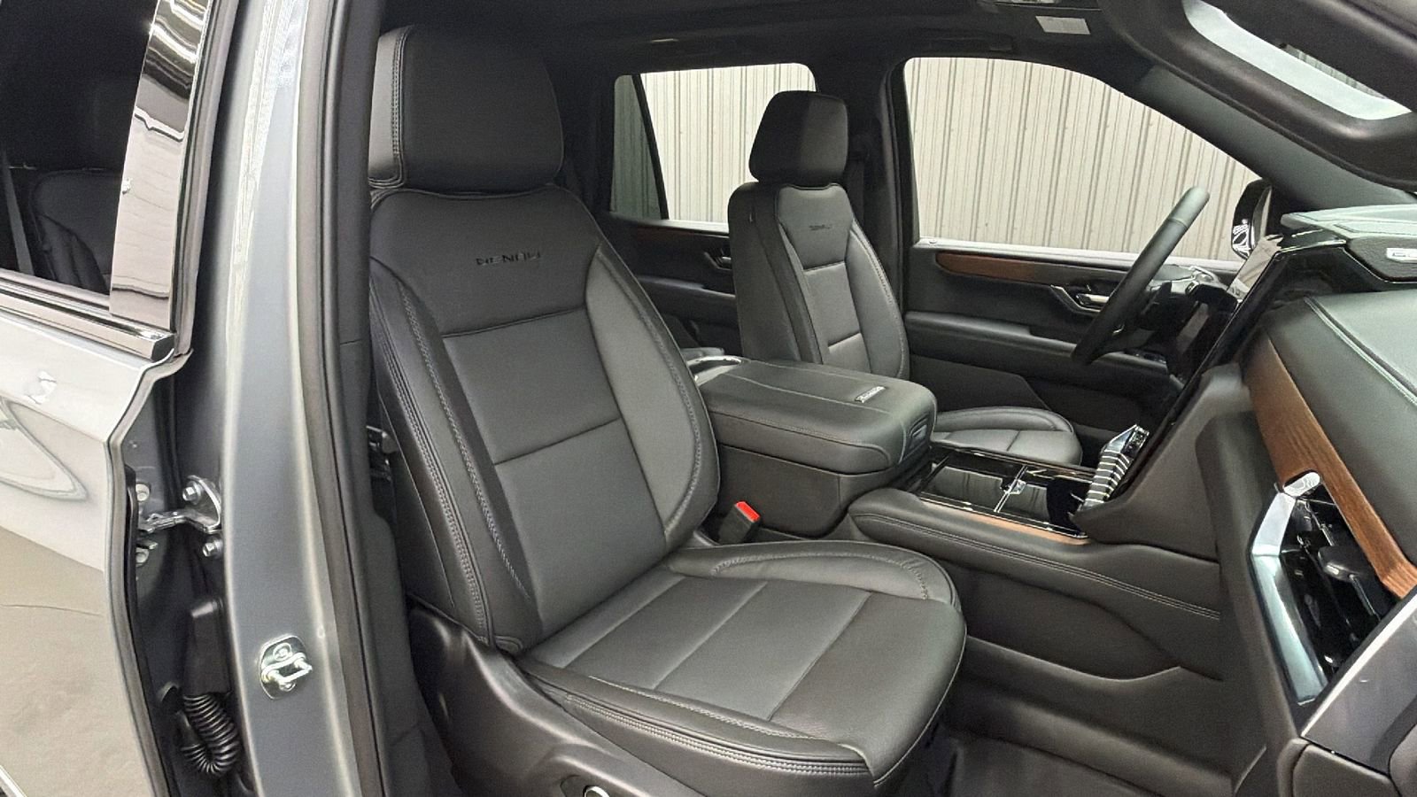 Used 2026 GMC Yukon Denali w/ Sun & Power Step Package AWD/4WD image 38