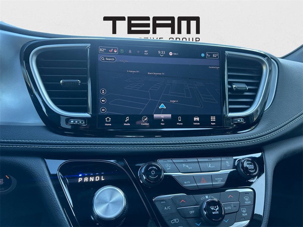 Certified 2025 Chrysler Pacifica Limited image 12