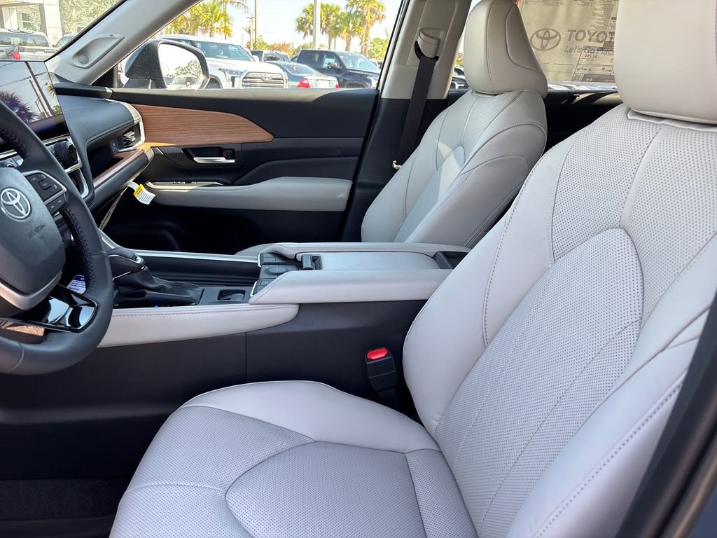 New 2026 Toyota Grand Highlander Limited image 8