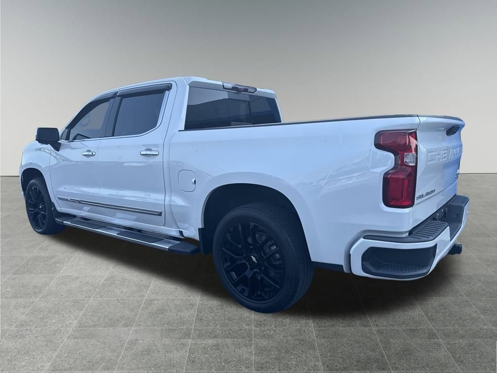 Used 2023 Chevrolet Silverado 1500 High Country w/ Technology Package image 3