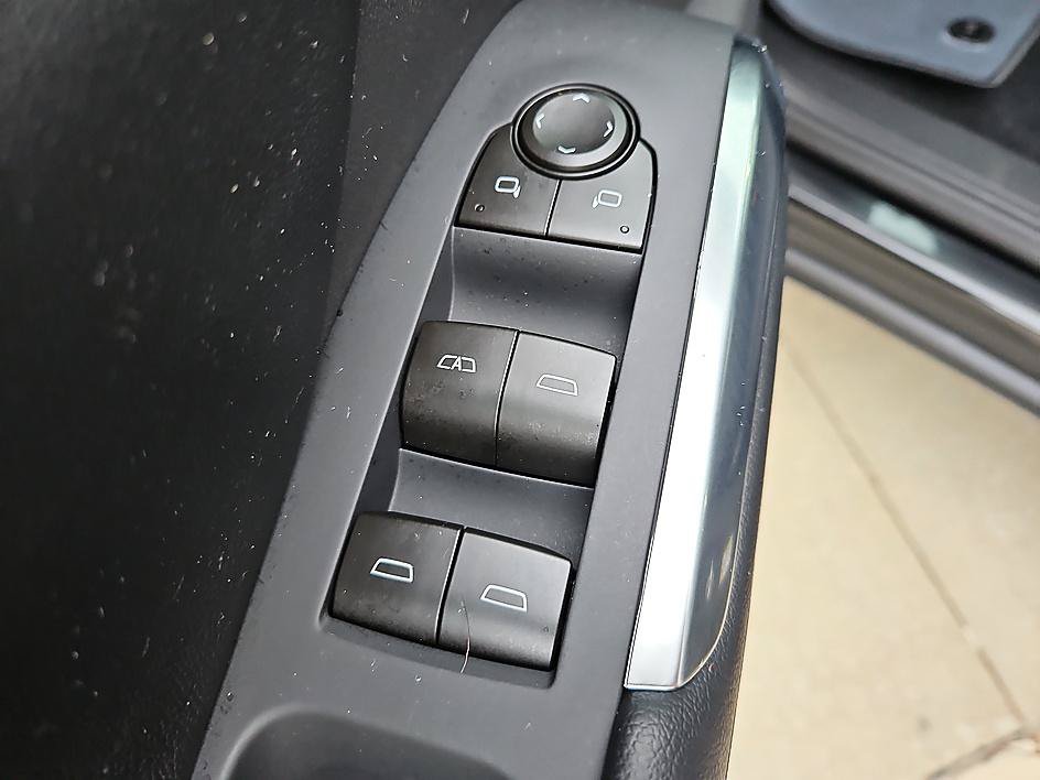 New 2027 Chevrolet Traverse LT FWD image 15