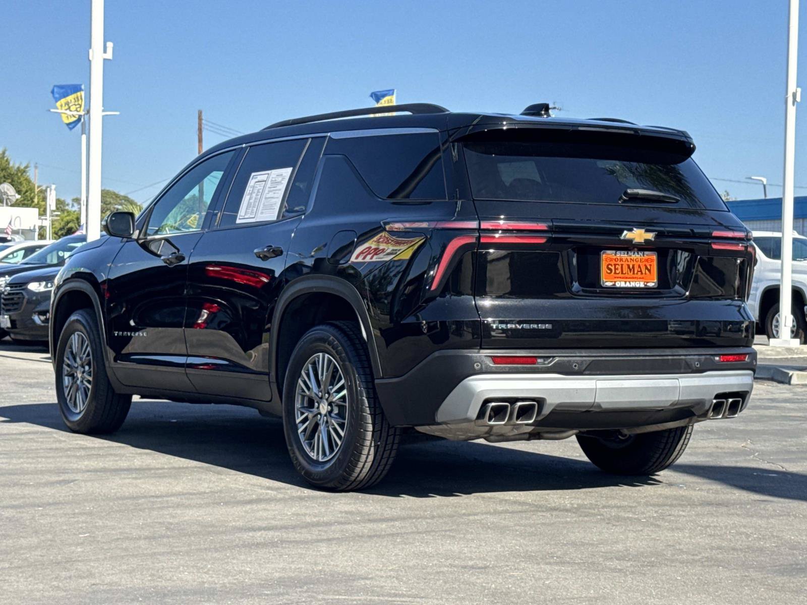 Used 2025 Chevrolet Traverse LT FWD image 7