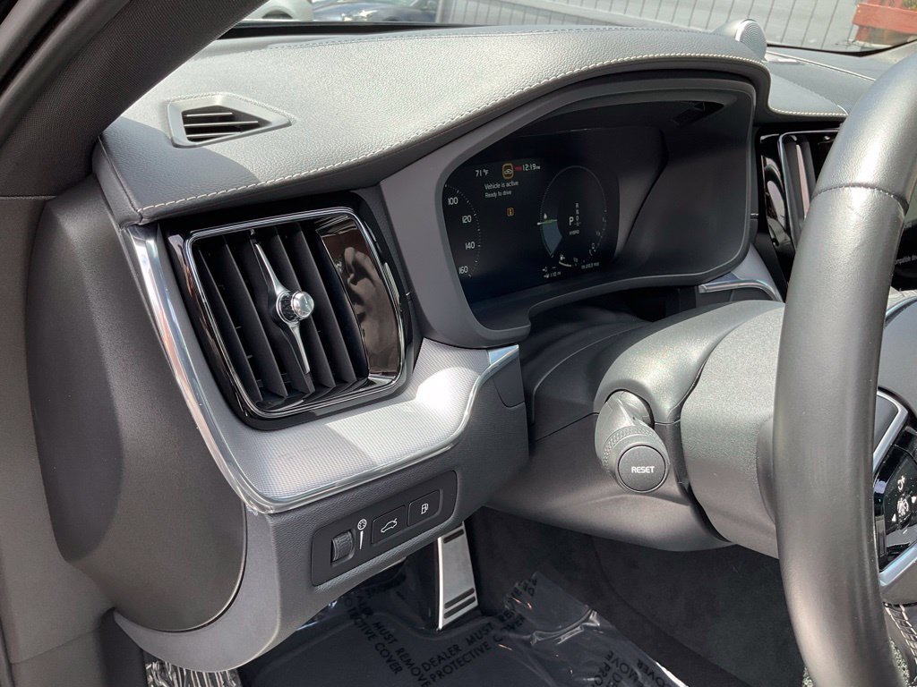 Used 2021 Volvo XC60 T8 R-Design w/ Advanced Package AWD/4WD image 20