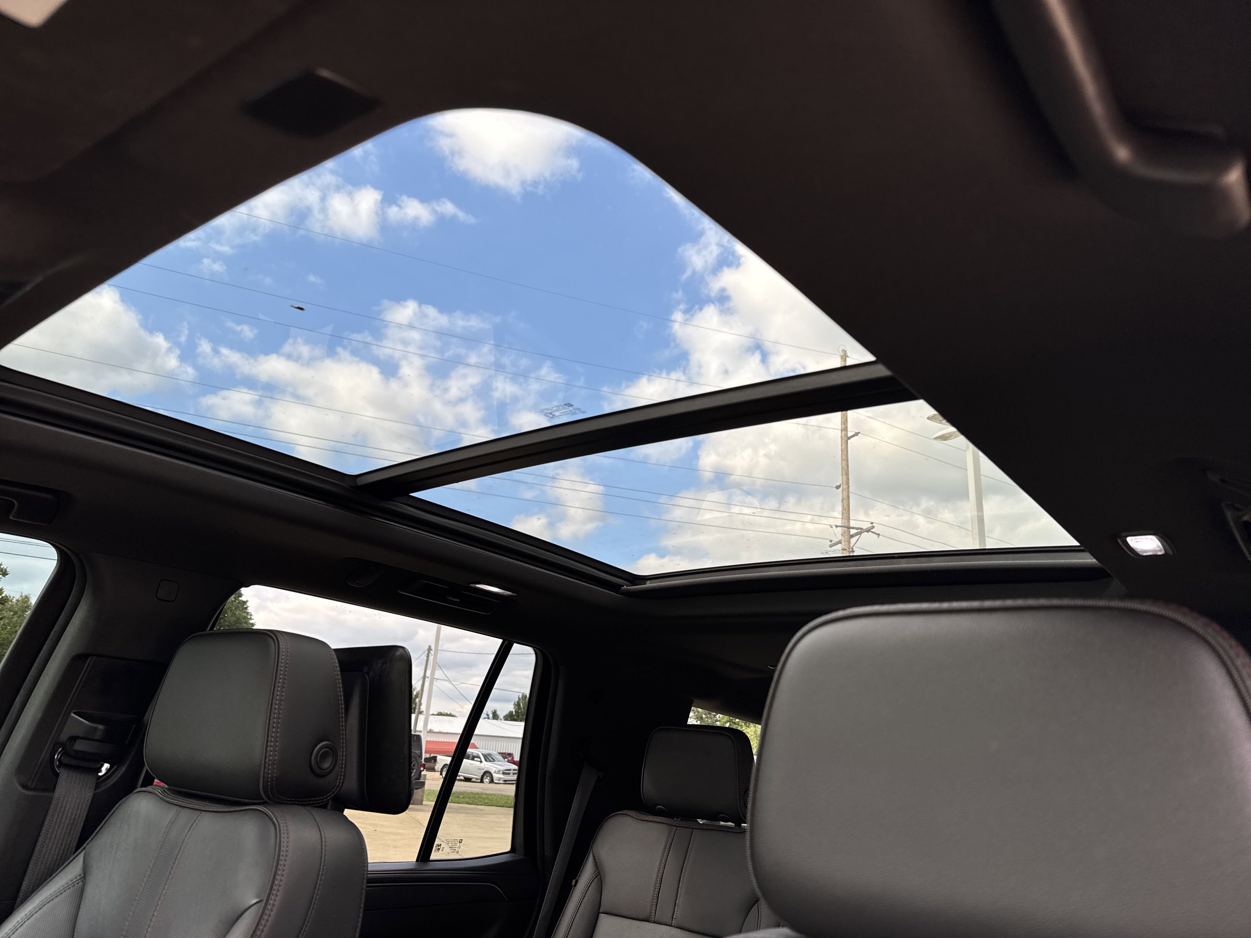 Used 2022 Chevrolet Tahoe RST w/ Luxury Package image 17