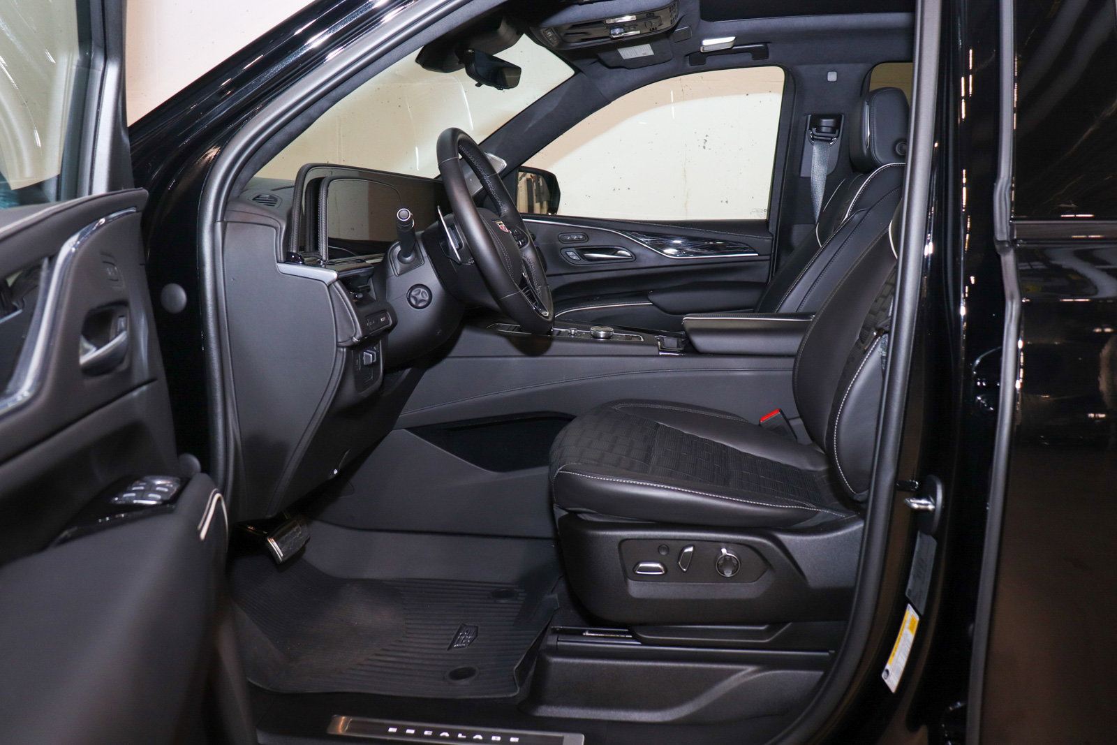 Used 2023 Cadillac Escalade V image 11