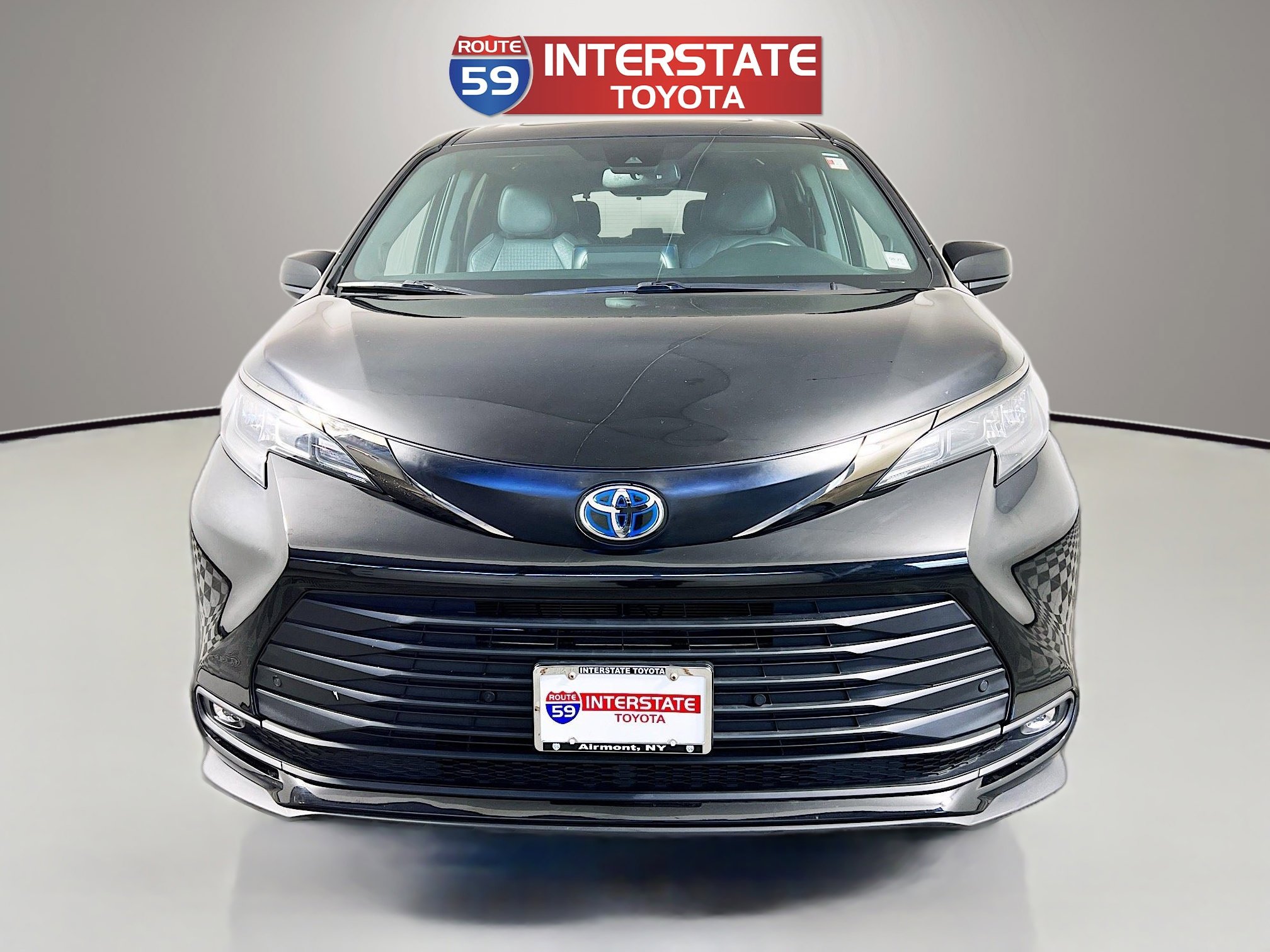 Certified 2024 Toyota Sienna XLE Woodland Edition image 2