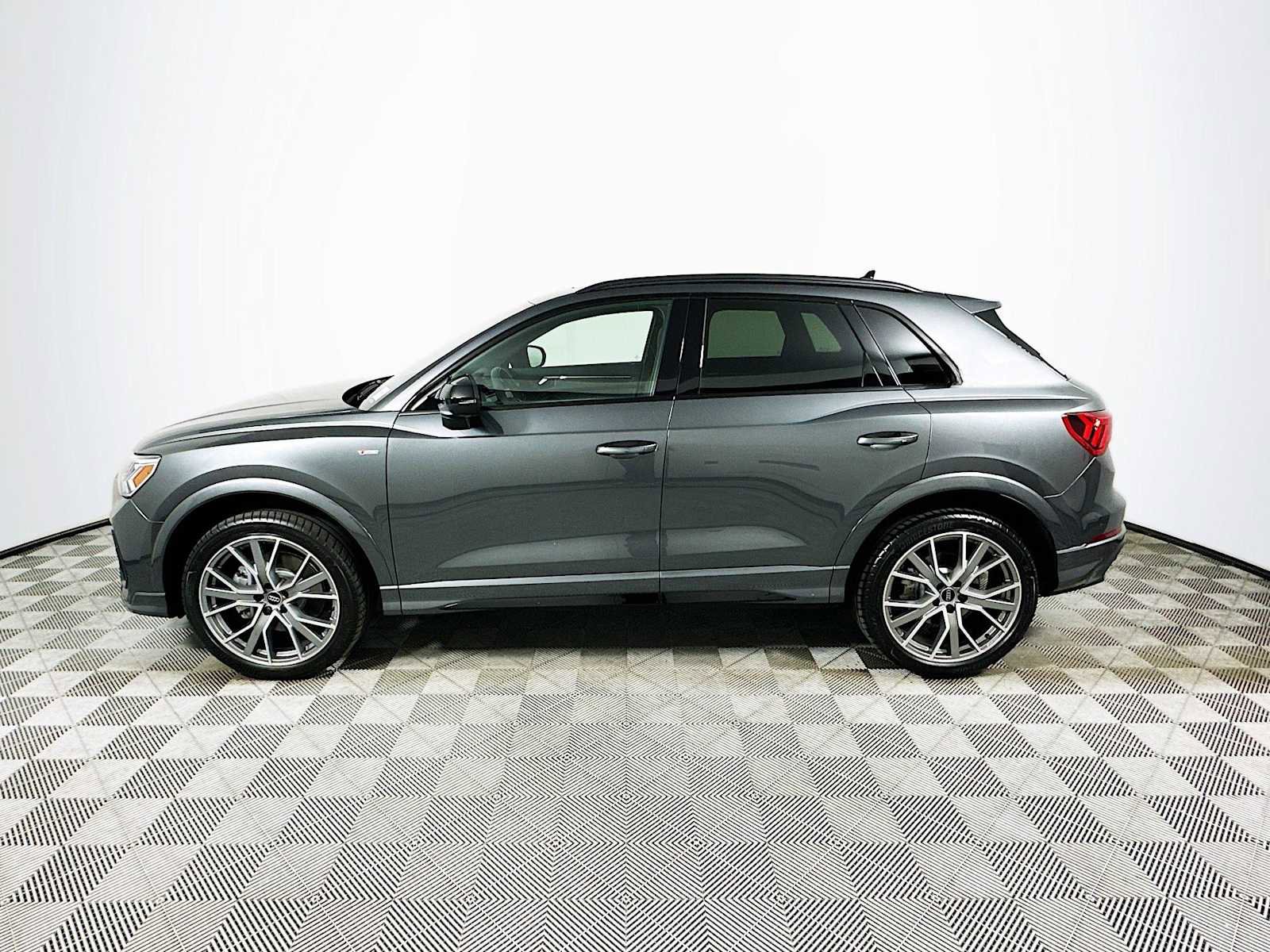 Certified 2025 Audi Q3 2.0T Premium Plus w/ Premium Plus Package AWD/4WD image 4