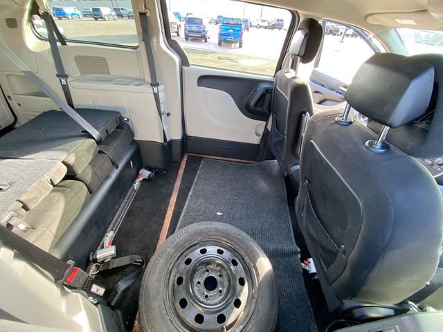 Used 2016 Dodge Grand Caravan SXT FWD image 13
