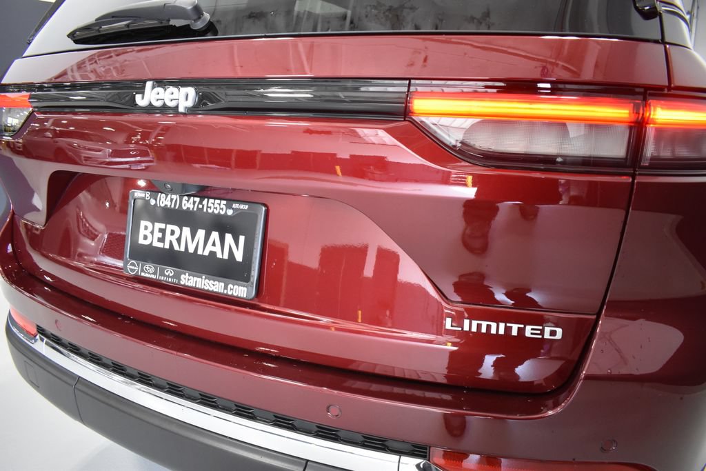 Used 2024 Jeep Grand Cherokee Limited RWD image 12