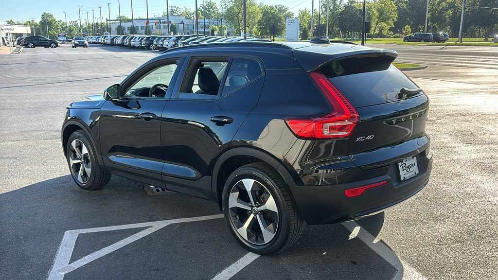 Used 2023 Volvo XC40 B5 Plus w/ Driver Assist Package AWD/4WD image 4