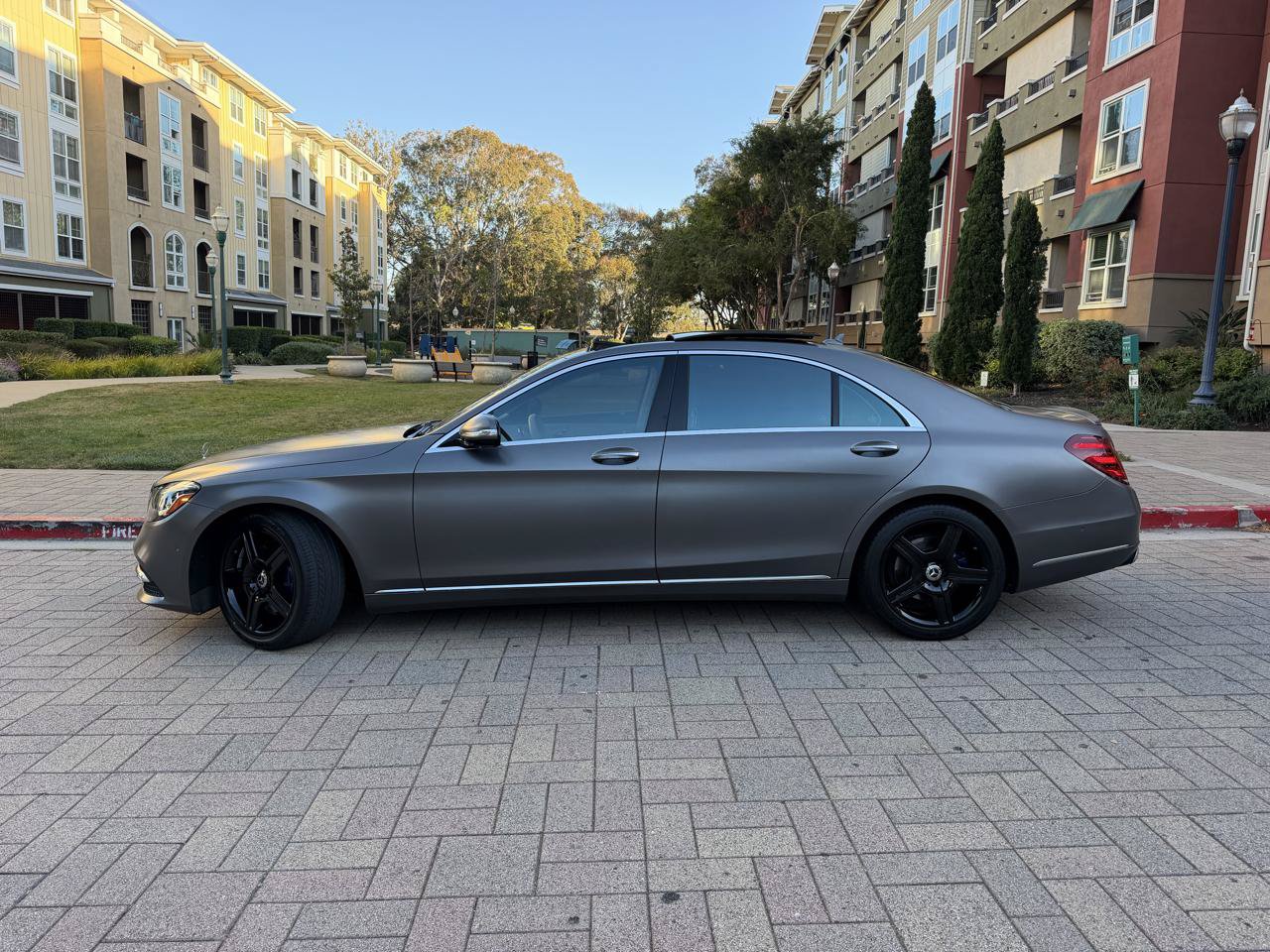 Used 2019 Mercedes-Benz S 560 Sedan image 4