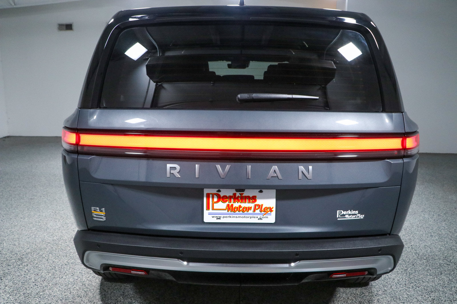Used 2024 Rivian R1S Adventure AWD/4WD image 7