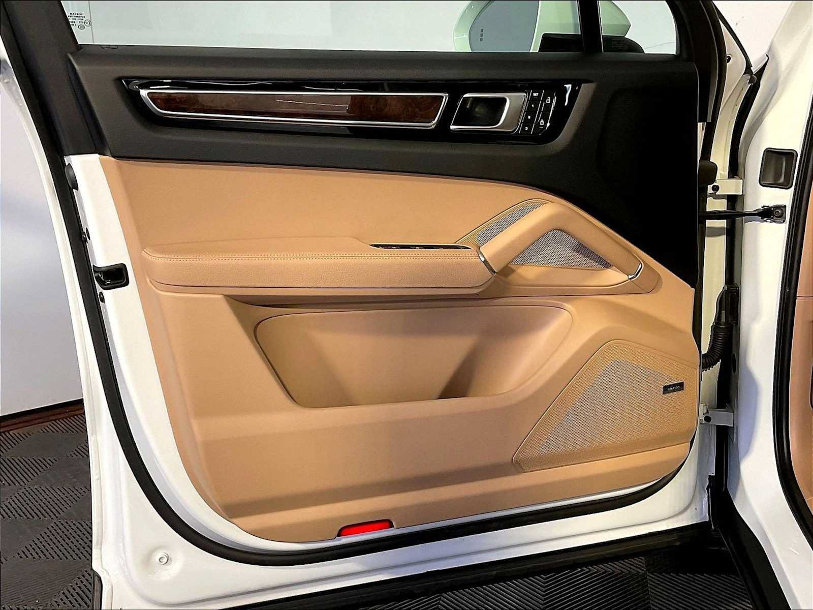 Certified 2023 Porsche Cayenne Platinum Edition AWD/4WD image 25