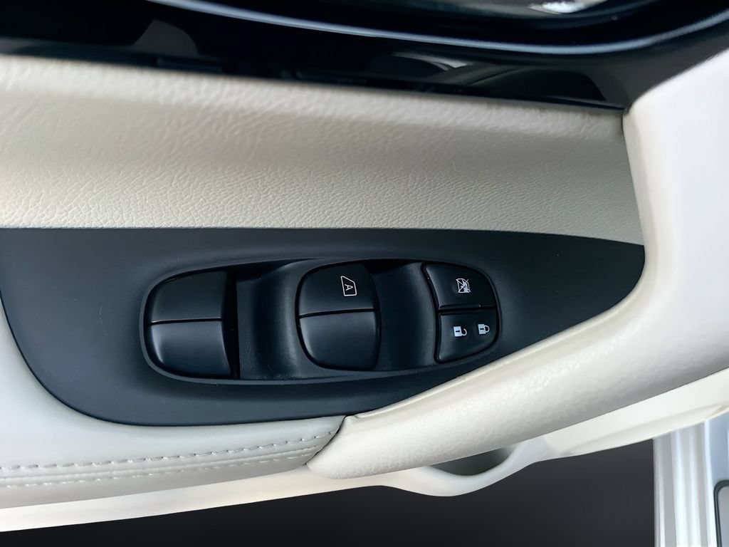 Used 2022 Nissan Rogue Sport SL FWD image 18