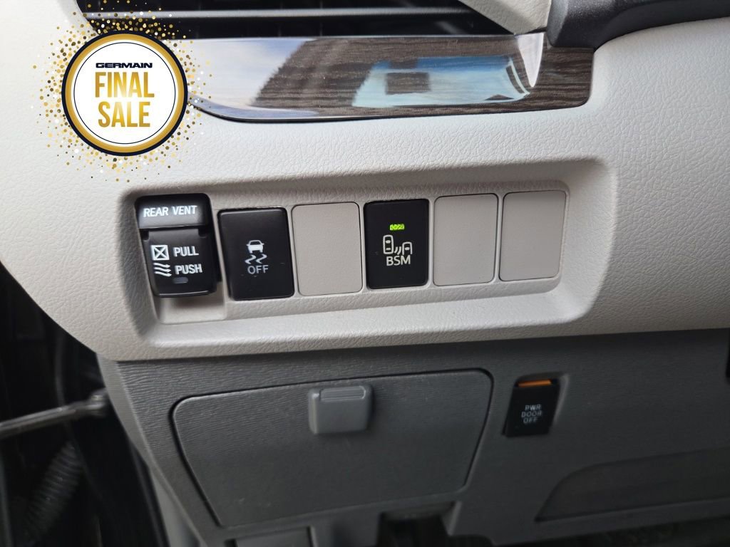 Used 2017 Toyota Sienna XLE image 24