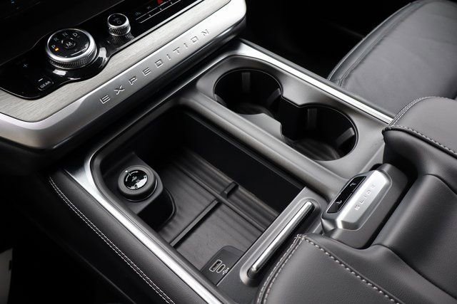 New 2026 Ford Expedition Platinum w/ Driver's Package image 27