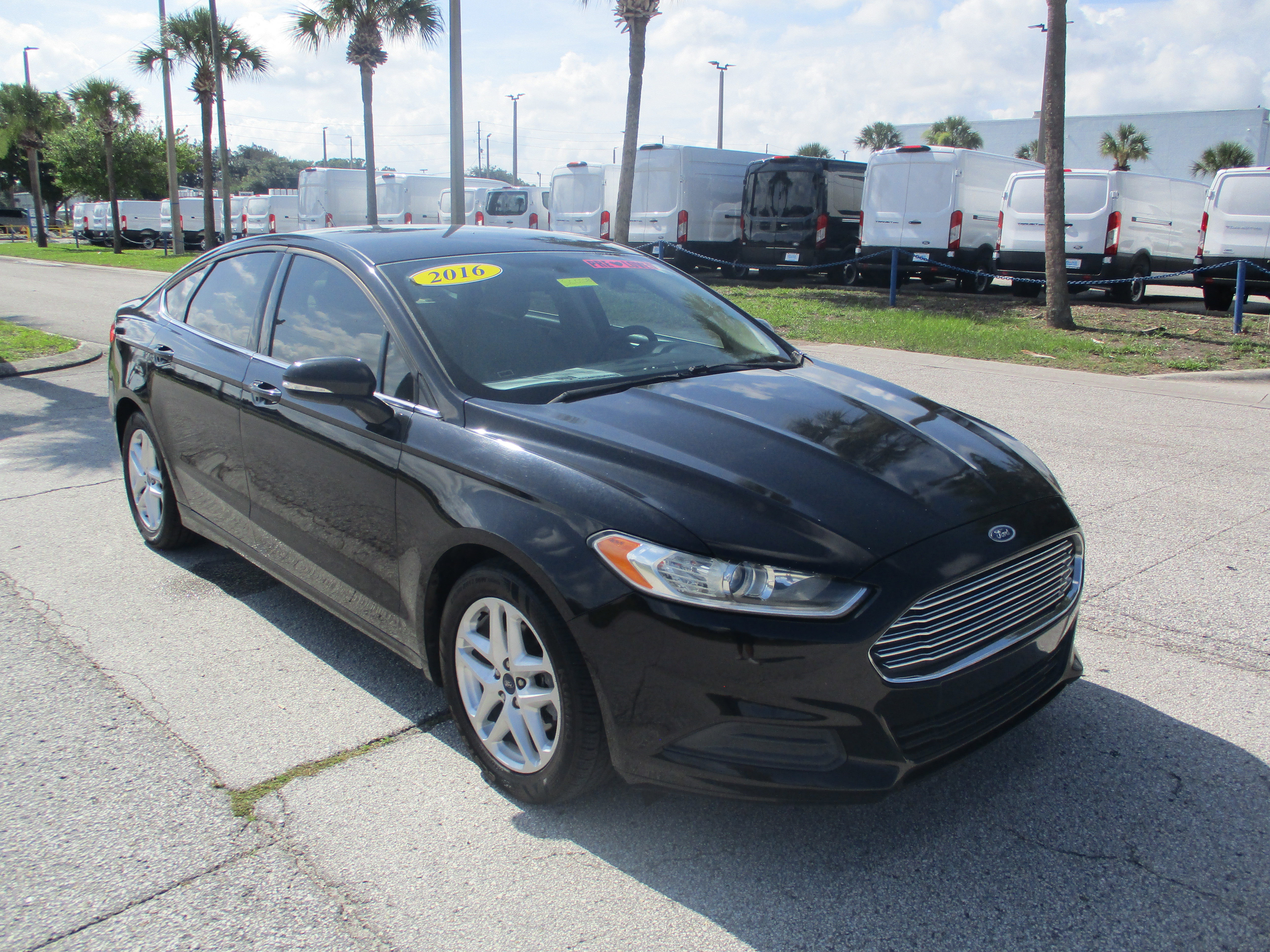 Used 2016 Ford Fusion SE FWD image 1