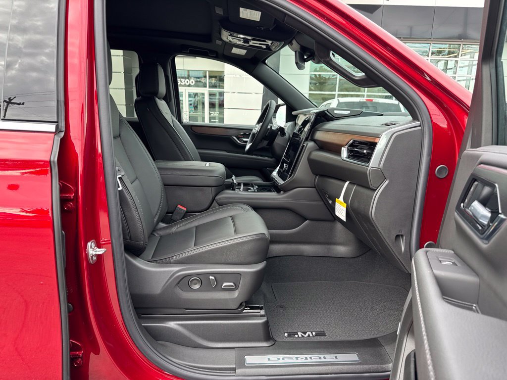New 2026 GMC Yukon Denali w/ Sun & Power Step Package AWD/4WD image 18