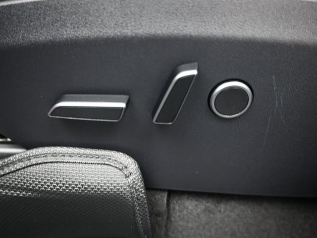 Used 2023 Tesla Model Y Long Range AWD/4WD image 19