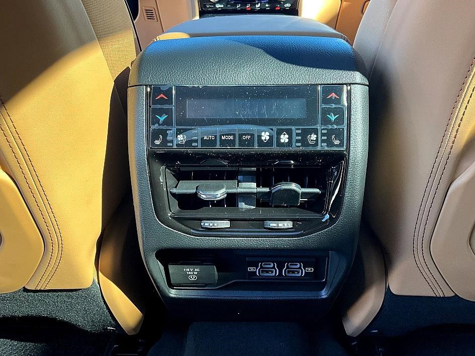 New 2025 Jeep Grand Cherokee L Summit image 34