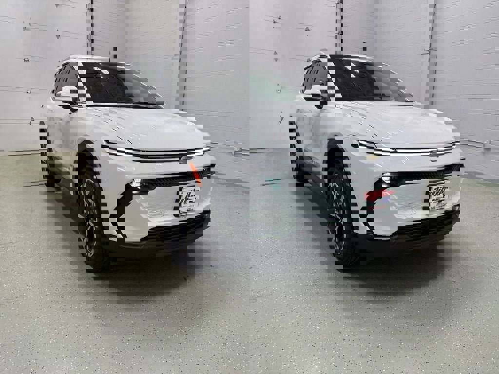 New 2026 Chevrolet Equinox EV LT image 2