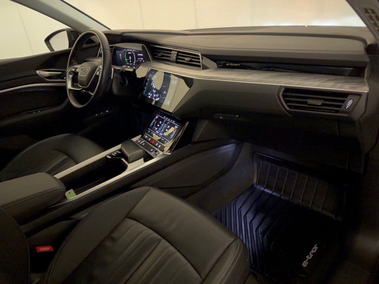Used 2024 Audi Q8 e-tron Premium Plus AWD/4WD image 31