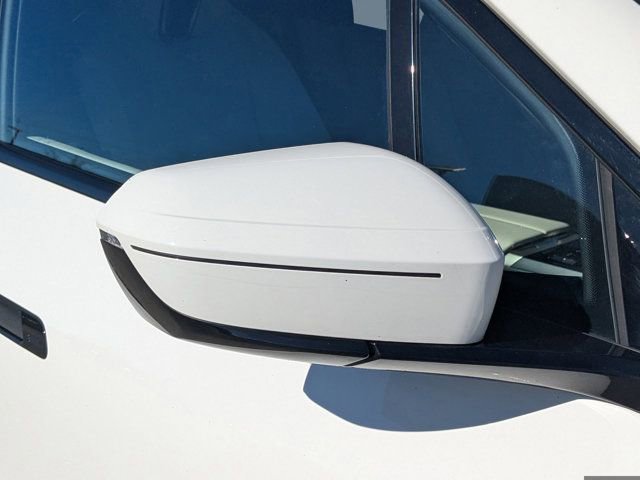 Used 2023 BMW iX xDrive50 image 11