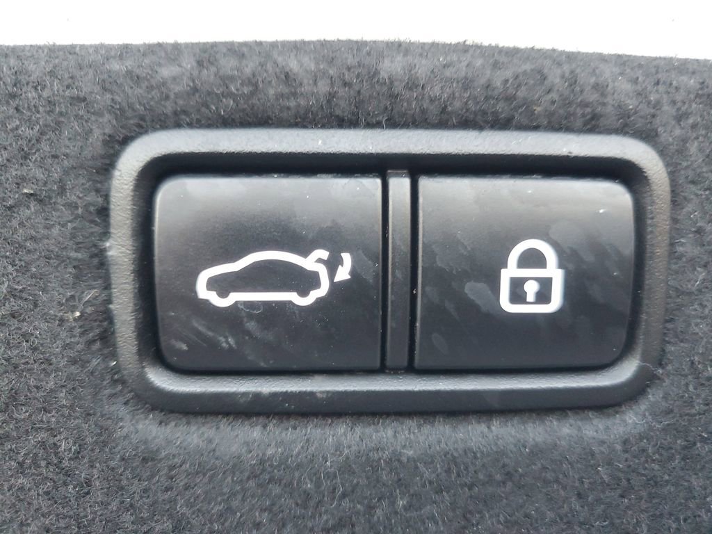 Used 2015 Hyundai Genesis 3.8 w/ Option Group 04 image 9