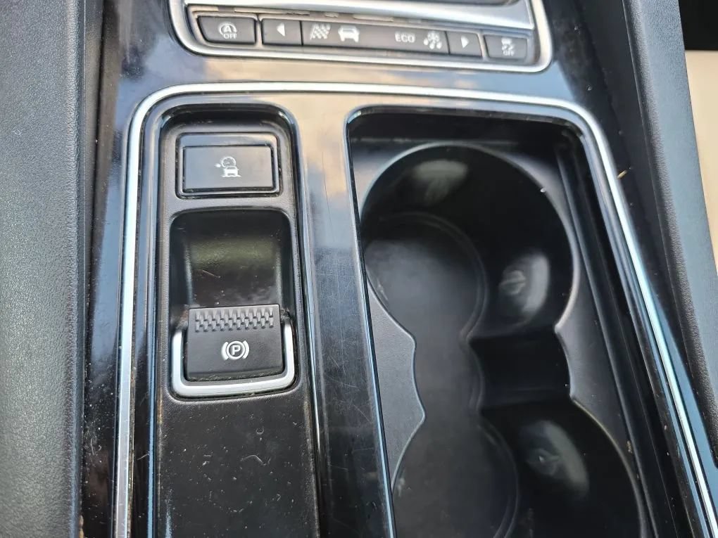 Used 2019 Jaguar F-PACE Premium AWD/4WD image 36