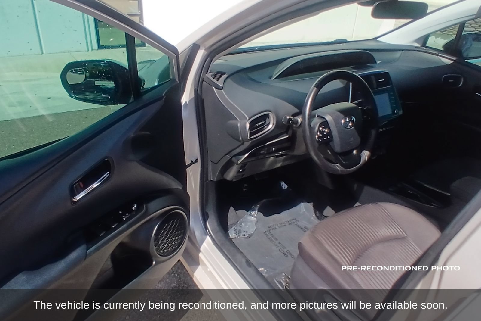 Used 2021 Toyota Prius Prime LE FWD image 12