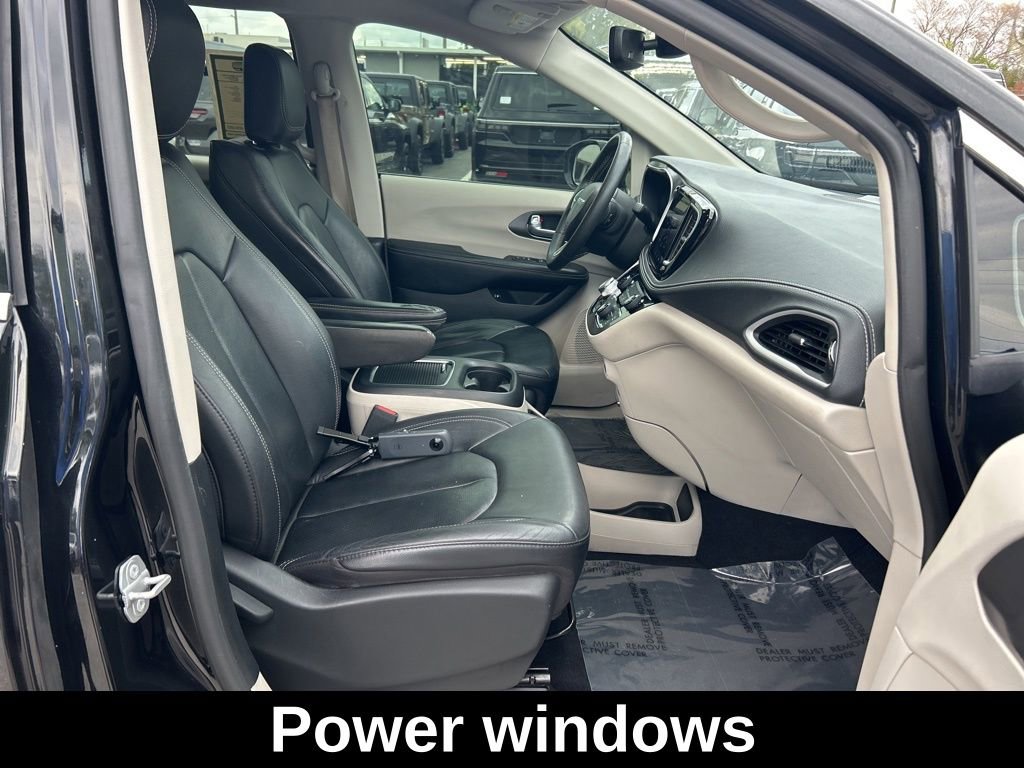 Used 2022 Chrysler Pacifica Touring-L FWD image 23