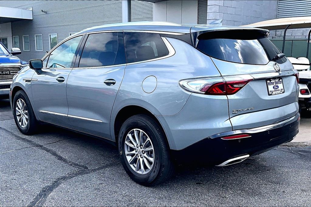 Used 2024 Buick Enclave Premium AWD/4WD image 3