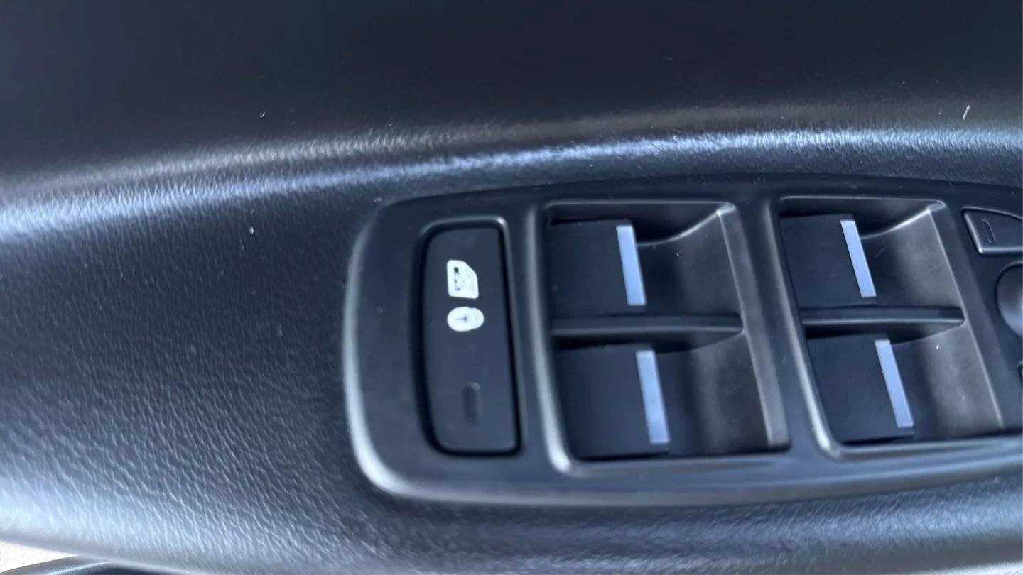 Used 2019 Jaguar XE Premium RWD image 39