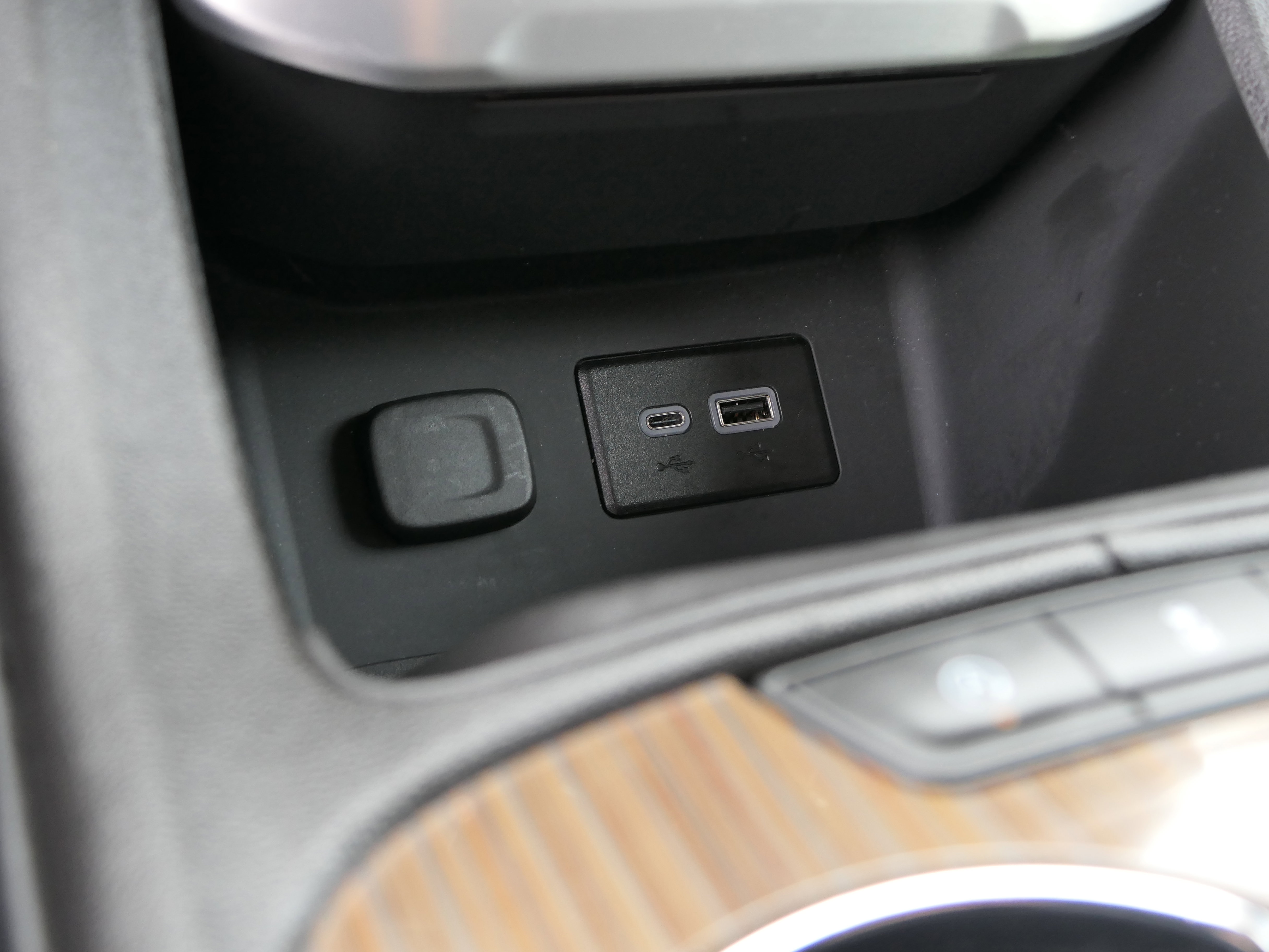 Used 2023 GMC Acadia SLE w/ Driver Convenience Package FWD image 22