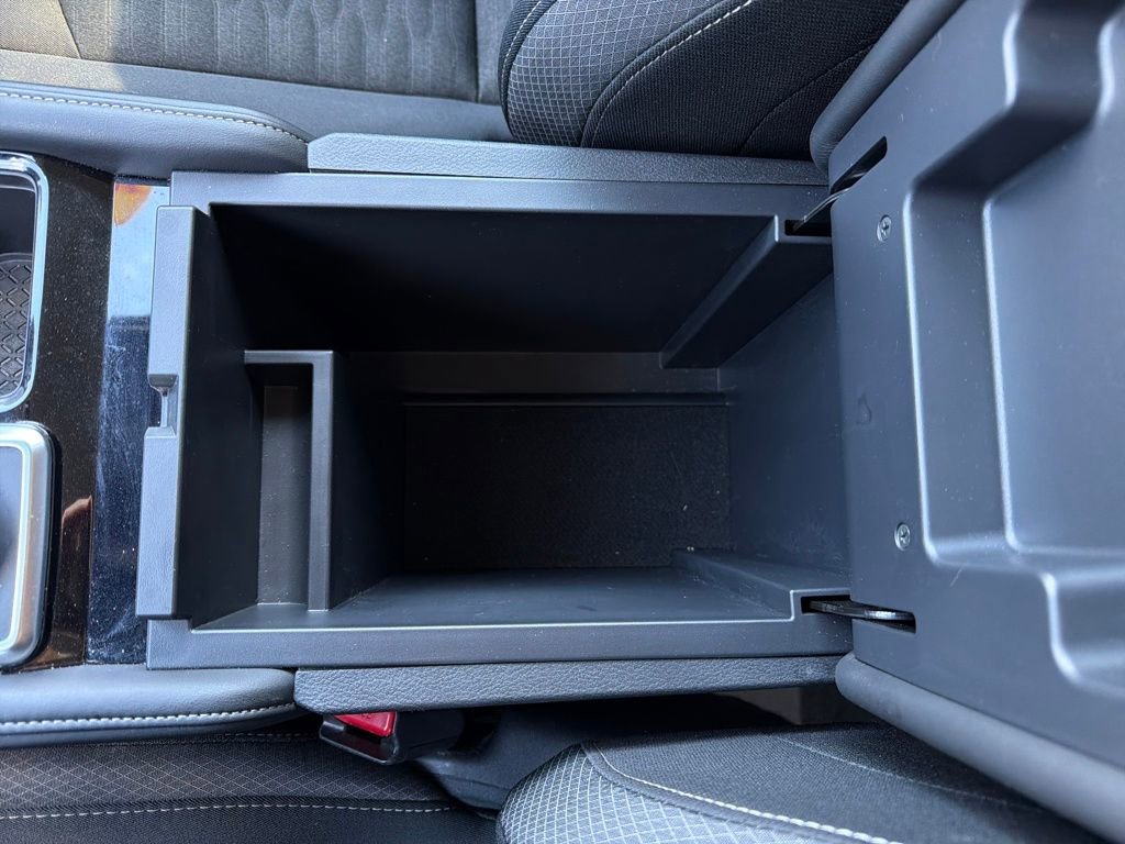 Used 2025 Nissan Pathfinder SV image 29