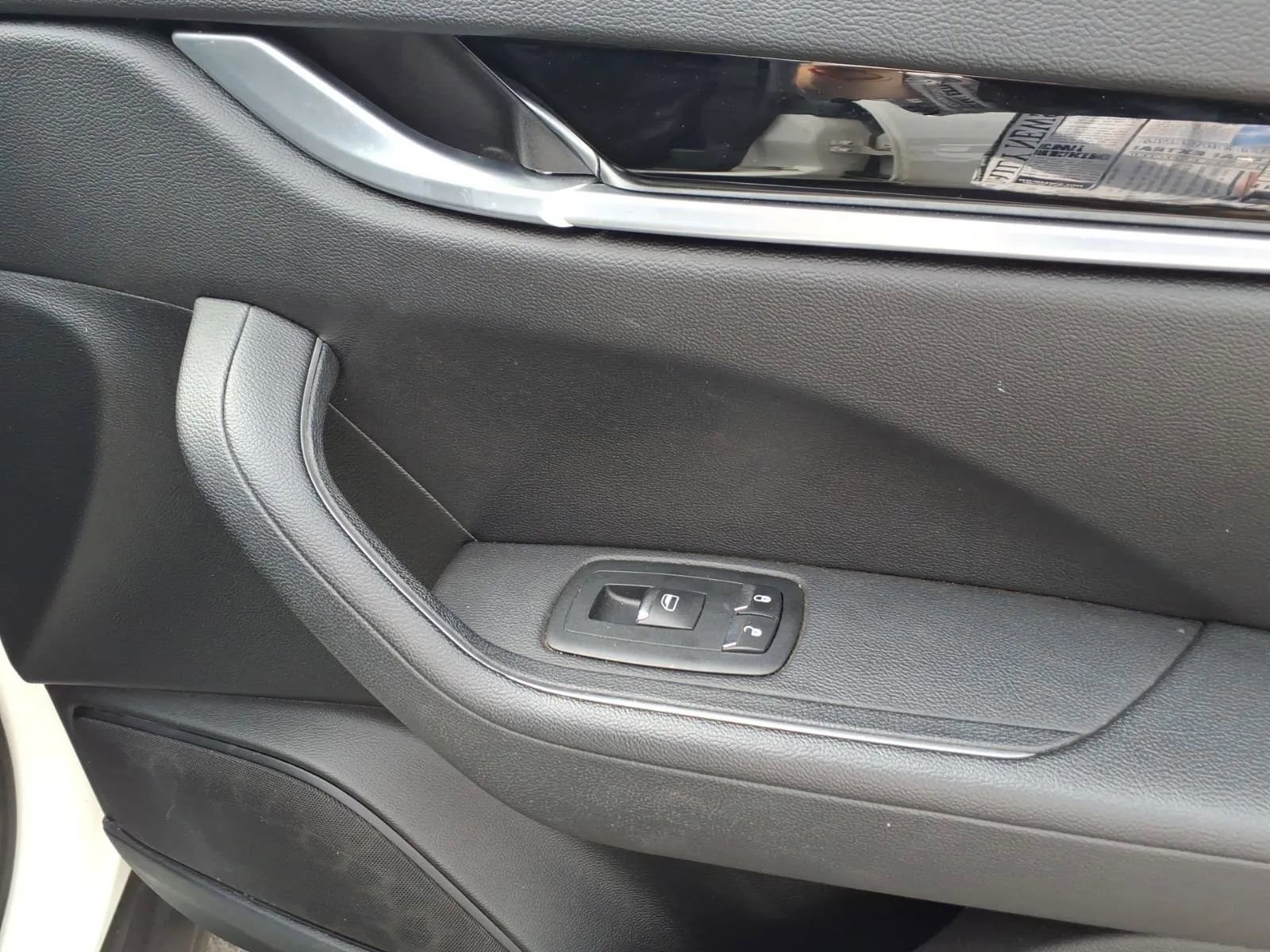 Used 2018 Maserati Levante image 11