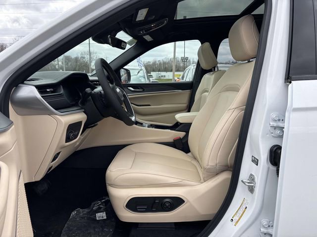 New 2026 Jeep Grand Cherokee Limited w/ Limited Altitude Package image 3