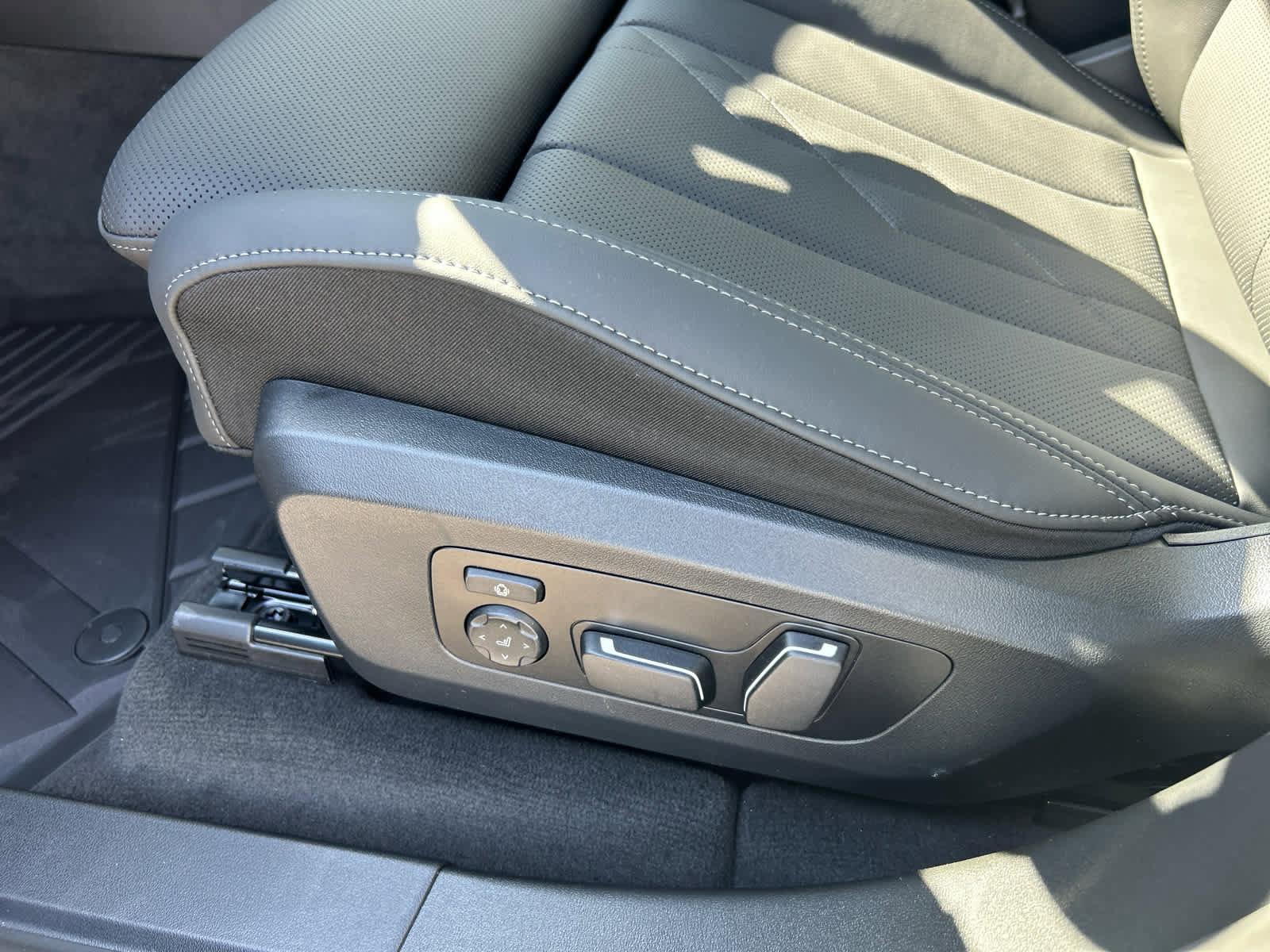 Certified 2025 BMW X3 xDrive30i w/ Premium Package image 24