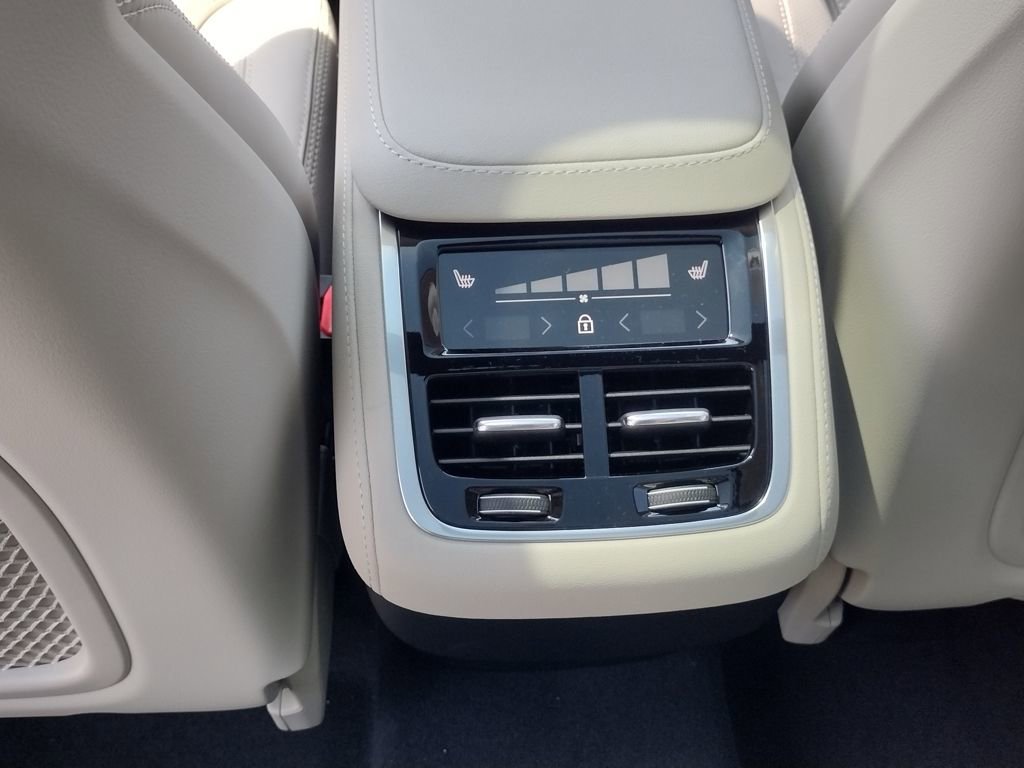 New 2026 Volvo XC90 B5 Ultra w/ Protection Package image 26