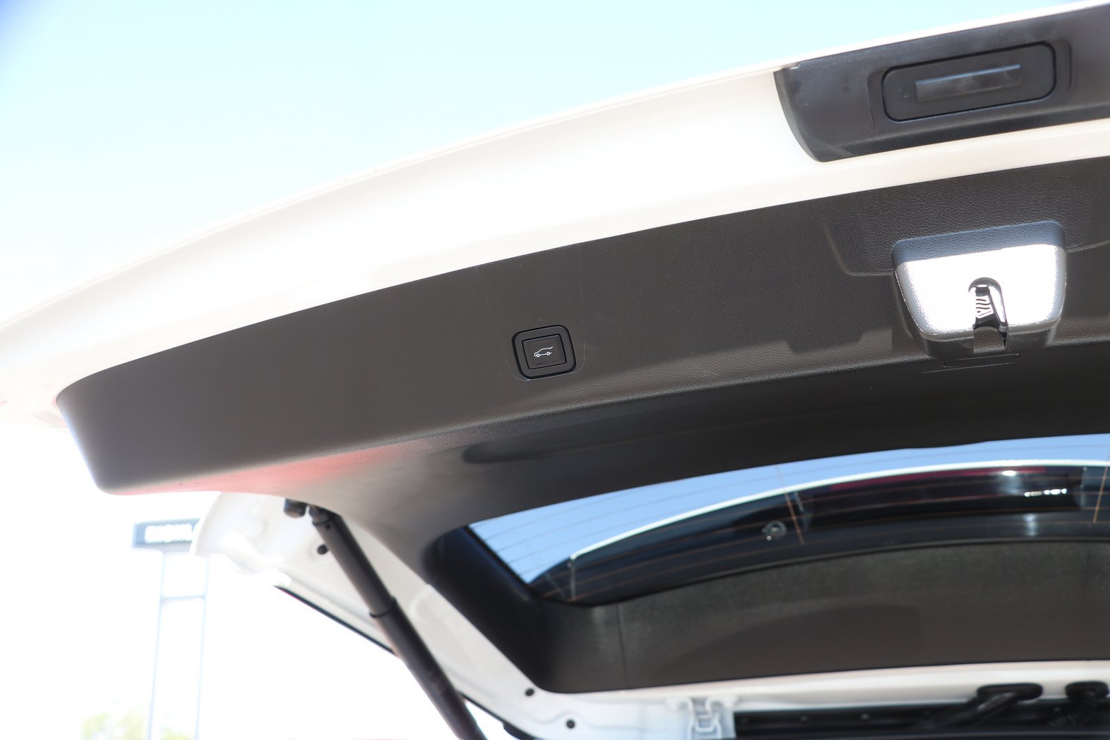 Used 2023 Chevrolet Traverse Premier FWD image 33