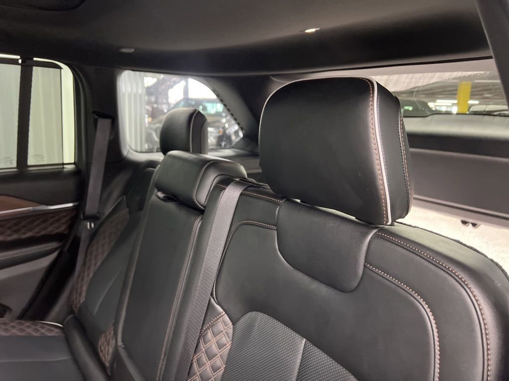 Used 2025 Jeep Grand Cherokee Summit w/ Luxury Tech Group V image 12