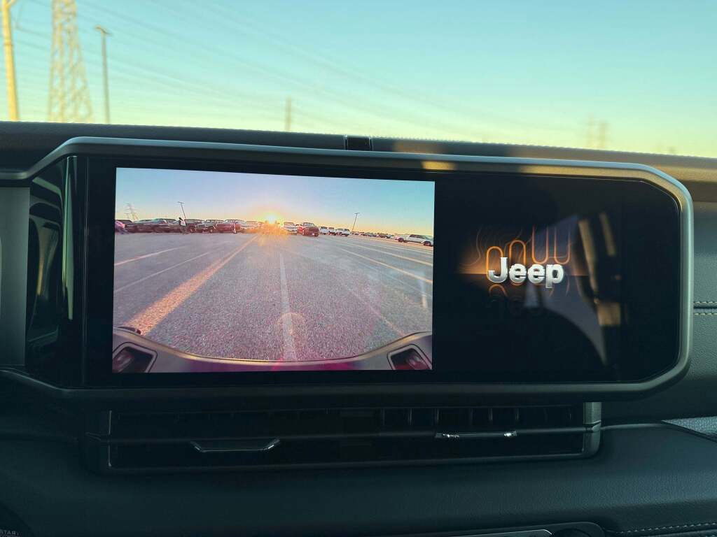 New 2025 Jeep Gladiator Sport image 31