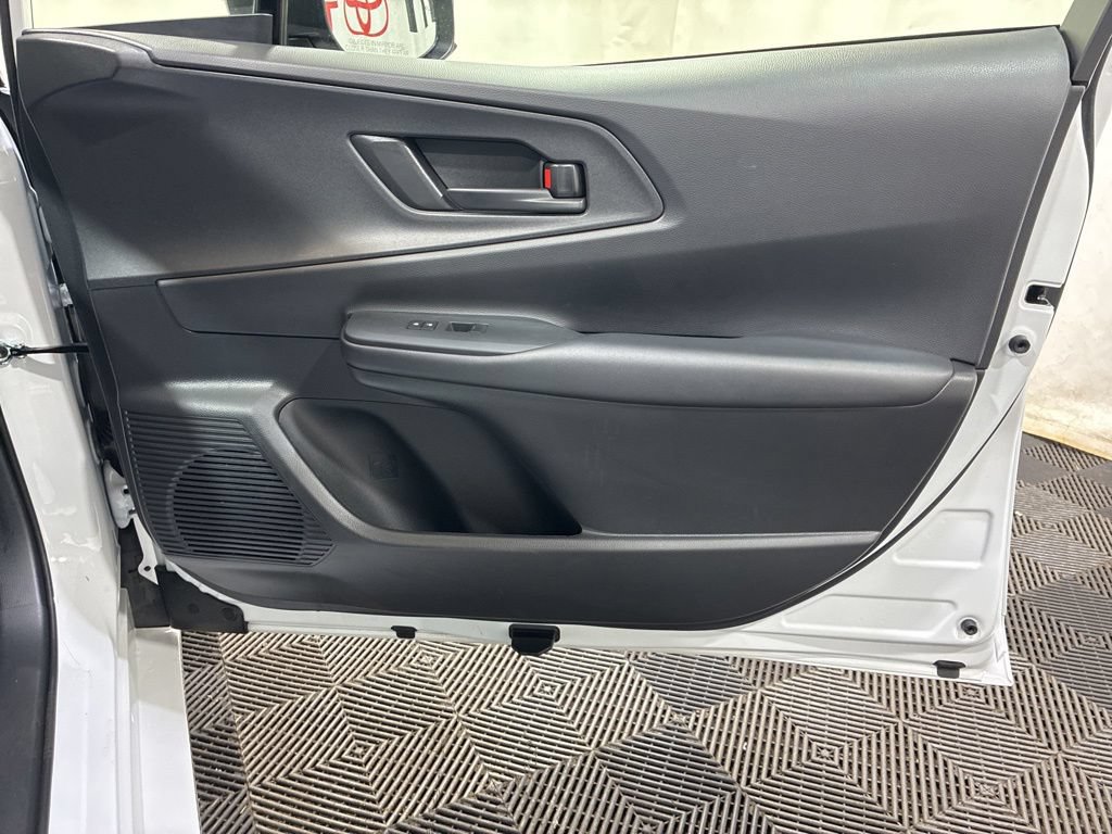 Used 2025 Toyota Prius Plug-In Hybrid FWD image 9