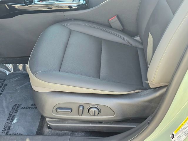 Used 2025 Chevrolet Trax ACTIV w/ Sunroof Package image 19