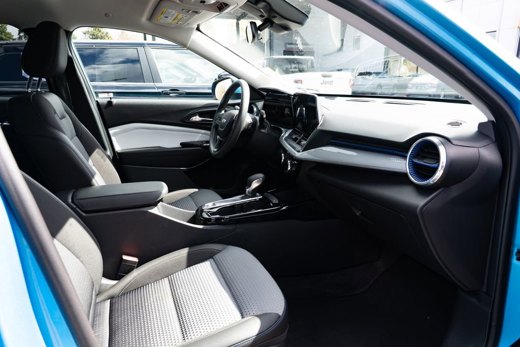 Used 2025 Chevrolet Trax LT image 20